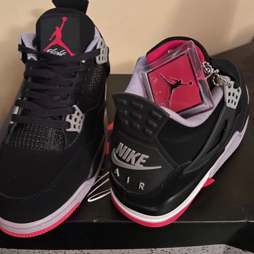 Air Jordan 4 Bred